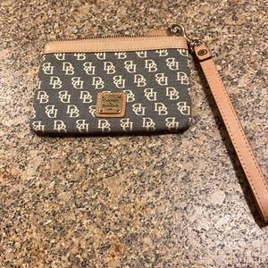 NWOT Dooney & Bourne wristlet